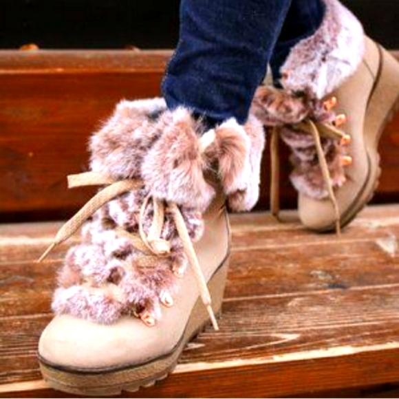 Cougar Penelope waterproof Suede & Rabbit Fur-Trim Wedge Mushroom Booties sz 9 - Picture 1 of 12